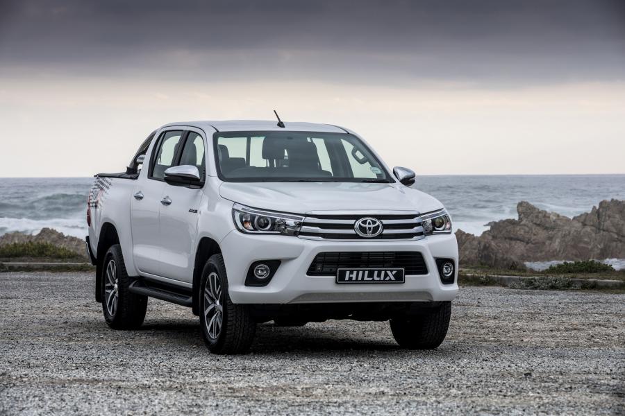  Toyota Hilux 4x4 Raider Double Cab 2016 года  (ZA) (фото 2 из 40)
